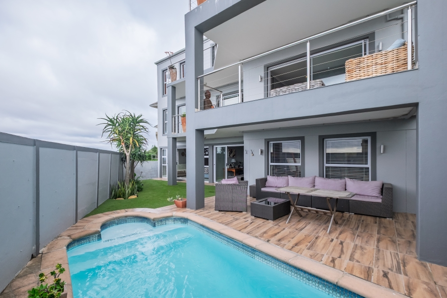 5 Bedroom Property for Sale in Murdock Valley Western Cape